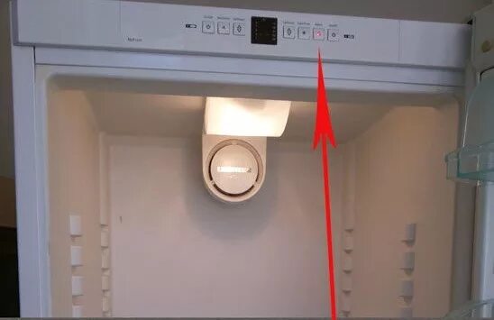 Морозильная камера горит внимание. Холодильник Атлант 1702 звуковой сигнал. Холодильник бош сигнал Alarm. Холодильник Хайер датчик закрытия двери. Холодильник Атлант датчик открытия.
