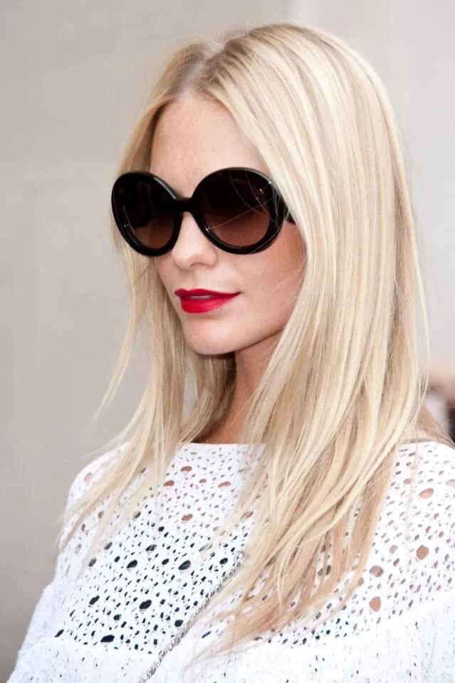 Bright blonde. Блондинка цвет. Модный блонд. Модные блонды. Яркий блонд.