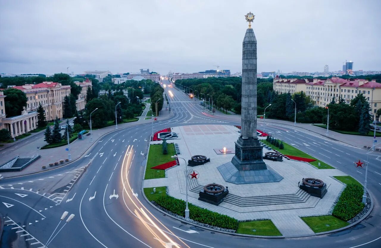 Площадь Победы Минск. Белоруссия Минск площадь Победы. Достопримечательности Белоруссии площадь Победы в Минске. Монумент Победы Минск.