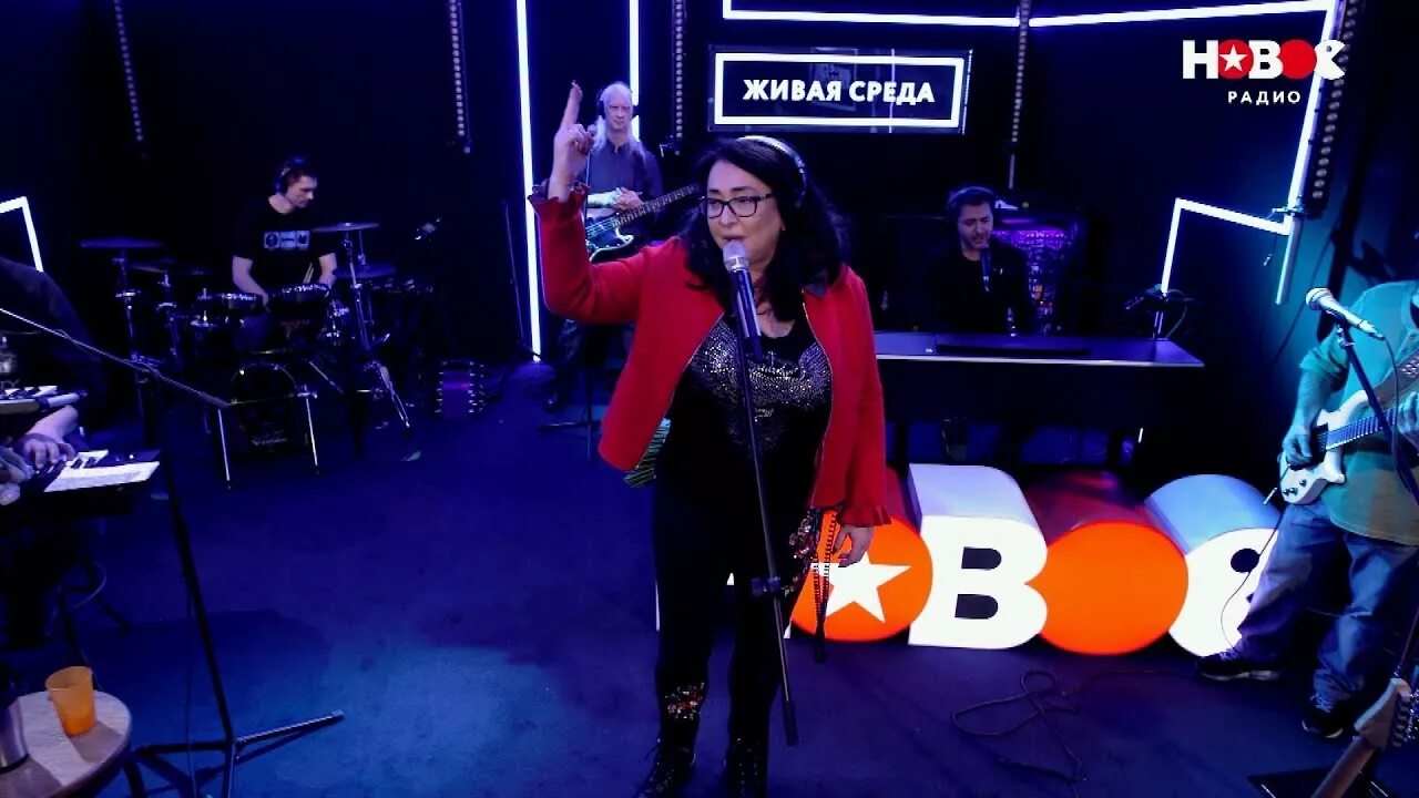 Приянка чопра песни. Текст песни плохо танцевать. Halsey lilith. А я не женщина песня. А я не женщина песня.