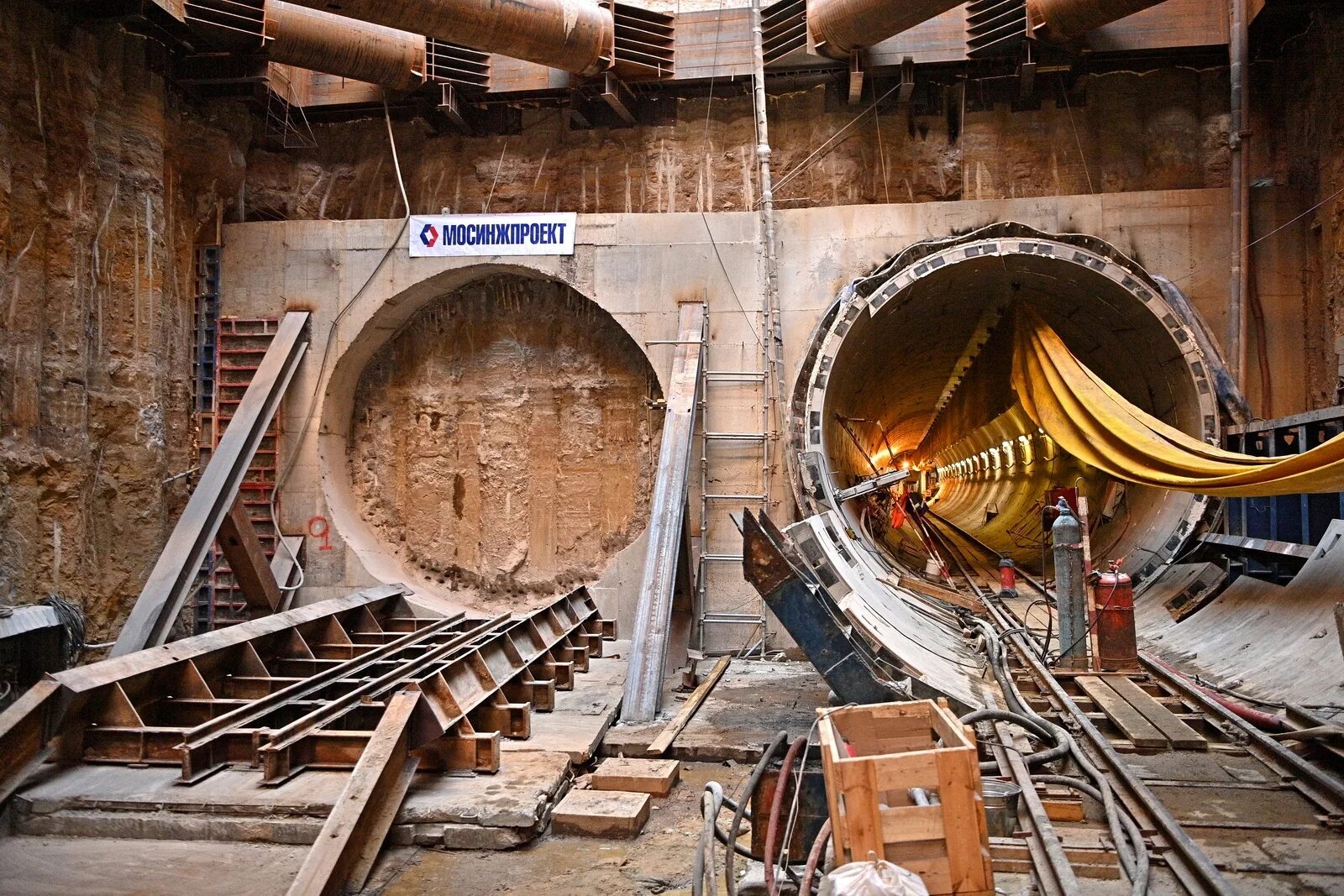 Рабочие прокладывают тоннель 500 3 10. Lovat тоннелепроходческий комплекс. Горнопроходческий комплекс Роббинс Северо-Муйский тоннель.