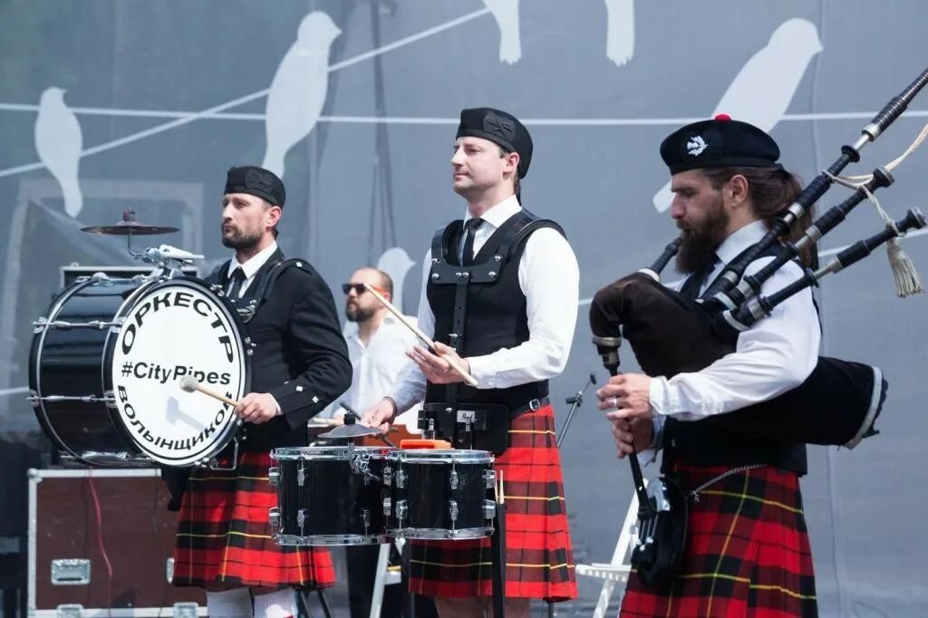 Оркестр волынщиков. Оркестр волынщиков city pipes. сити пайпс волынщики. оркестр волынщиков москвы.