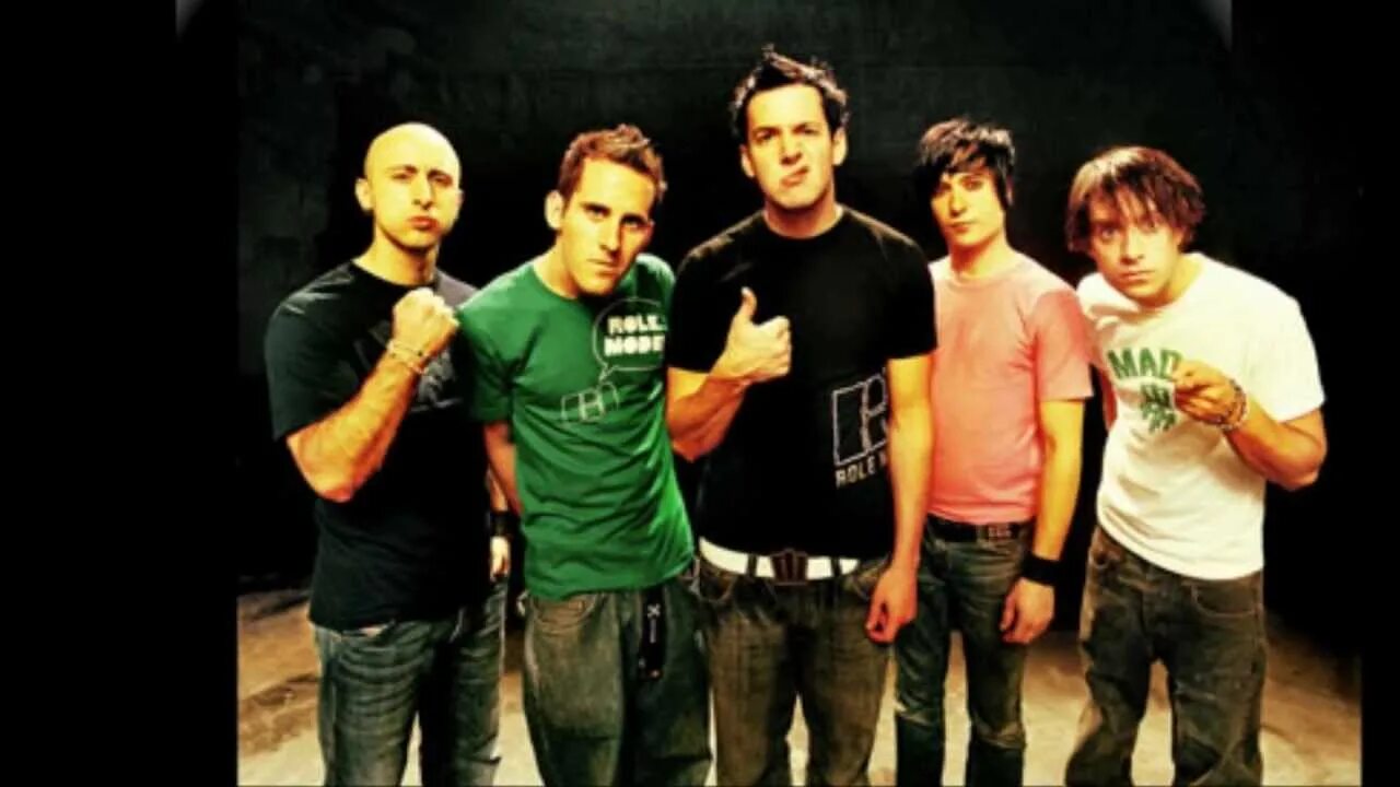 Simple музыкант. Simple Plan – simple Plan 2008. Simple Plan солист солист. Simple Plan perfect клип.