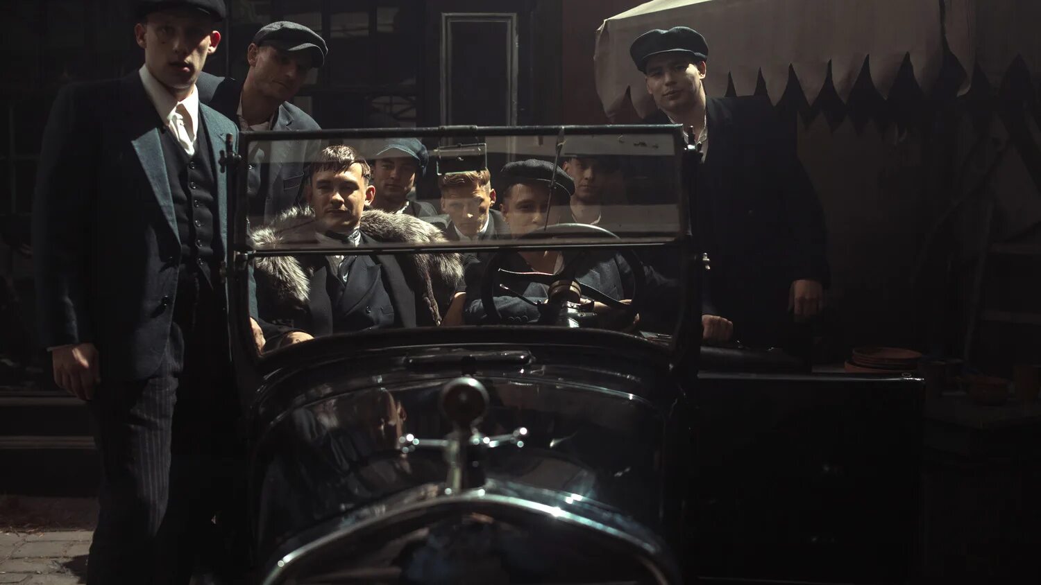 фильм бендер золото империи. золото империи фильм 2021. сергей безруков бендер. « бендер: золото империи» (2021) — павел деревянко. сергей безруков бендер золото империи.