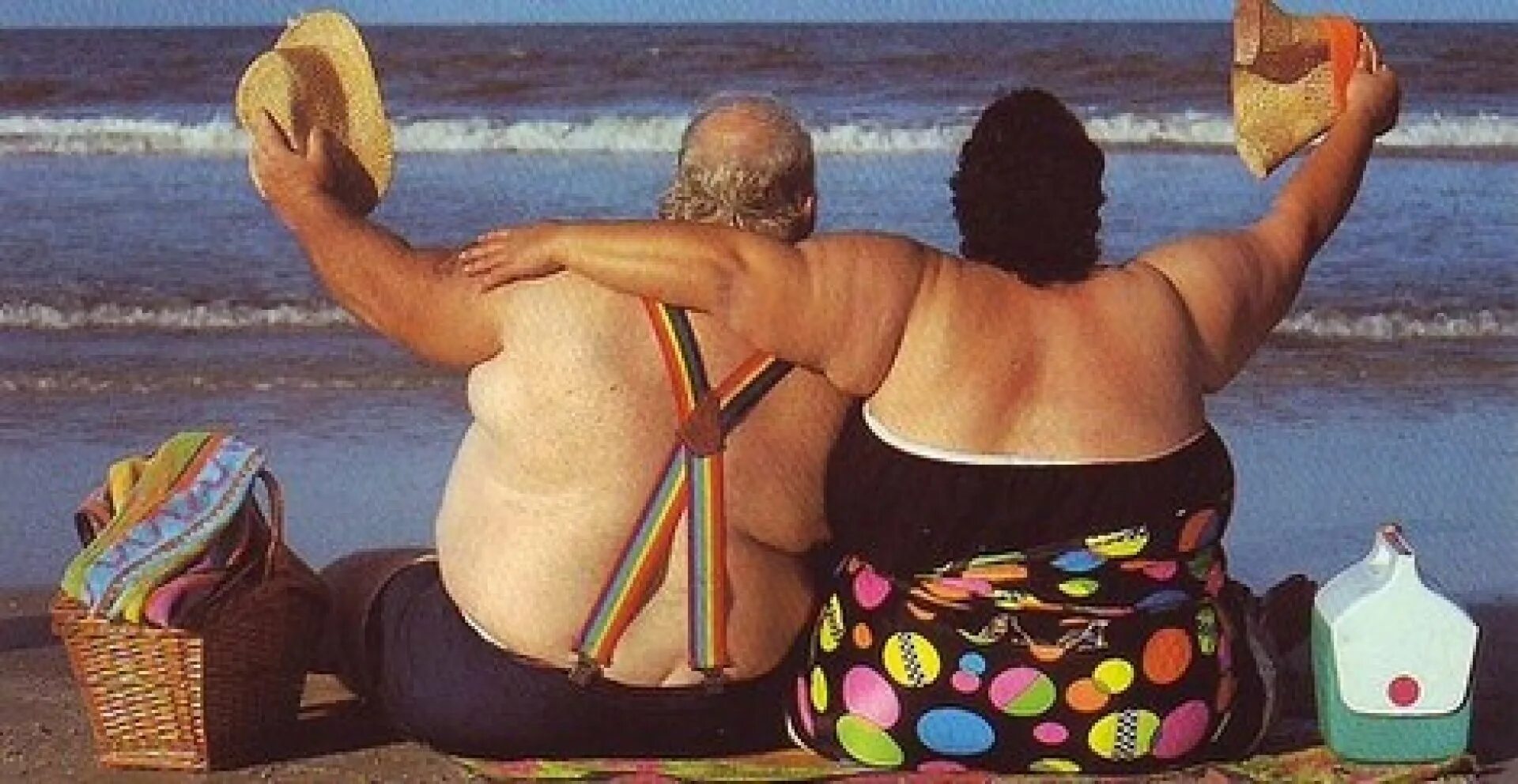 Главное толстый. Толстые люди на пляже. Жирная парочка. Веселые толстяки и толстушки. Жирные люди на море.