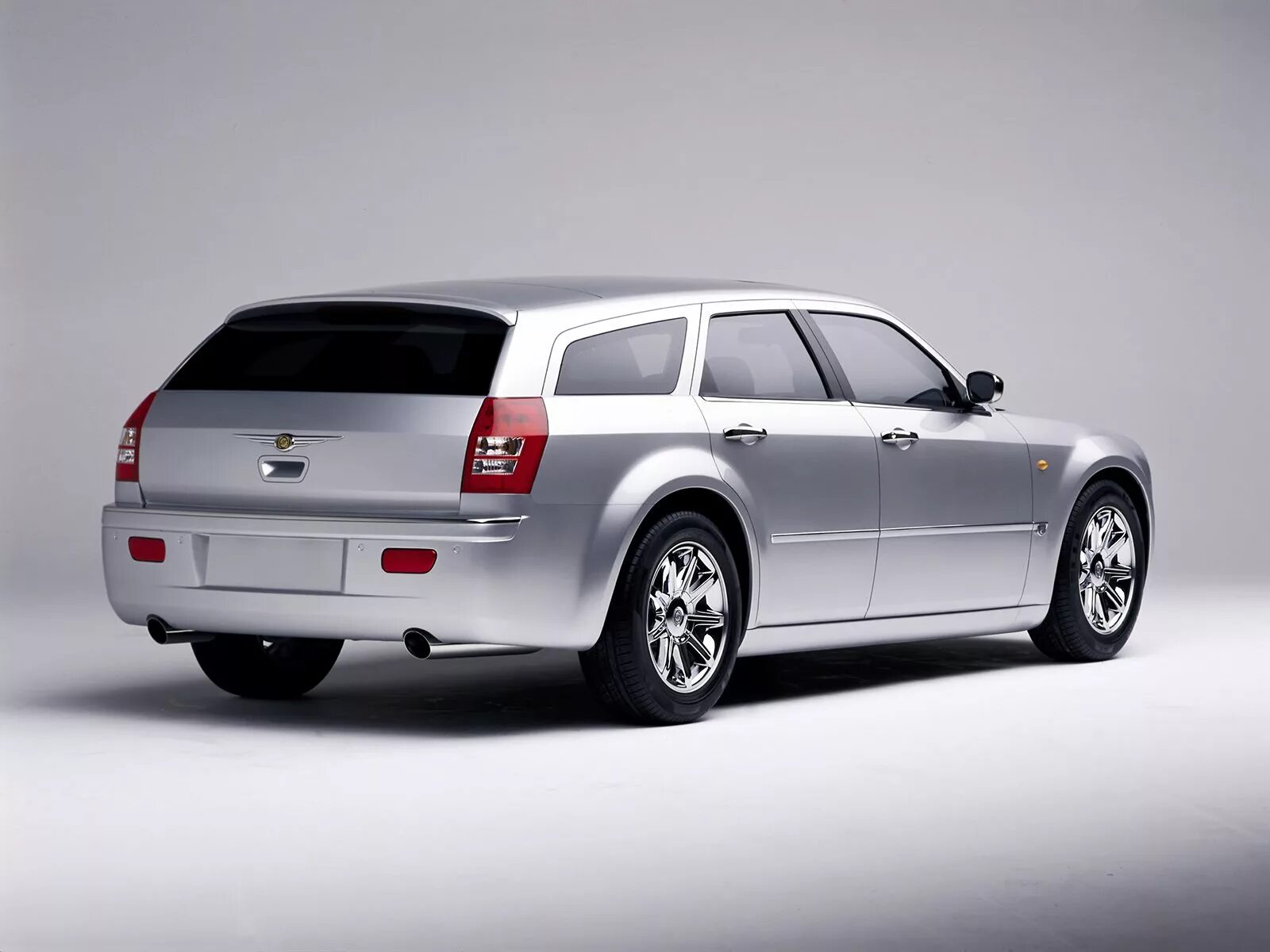 Крайслер 300с универсал. Chrysler 300c универсал. Chrysler 300 универсал. Крайслер 300с туринг. Chrysler 300c 2006.