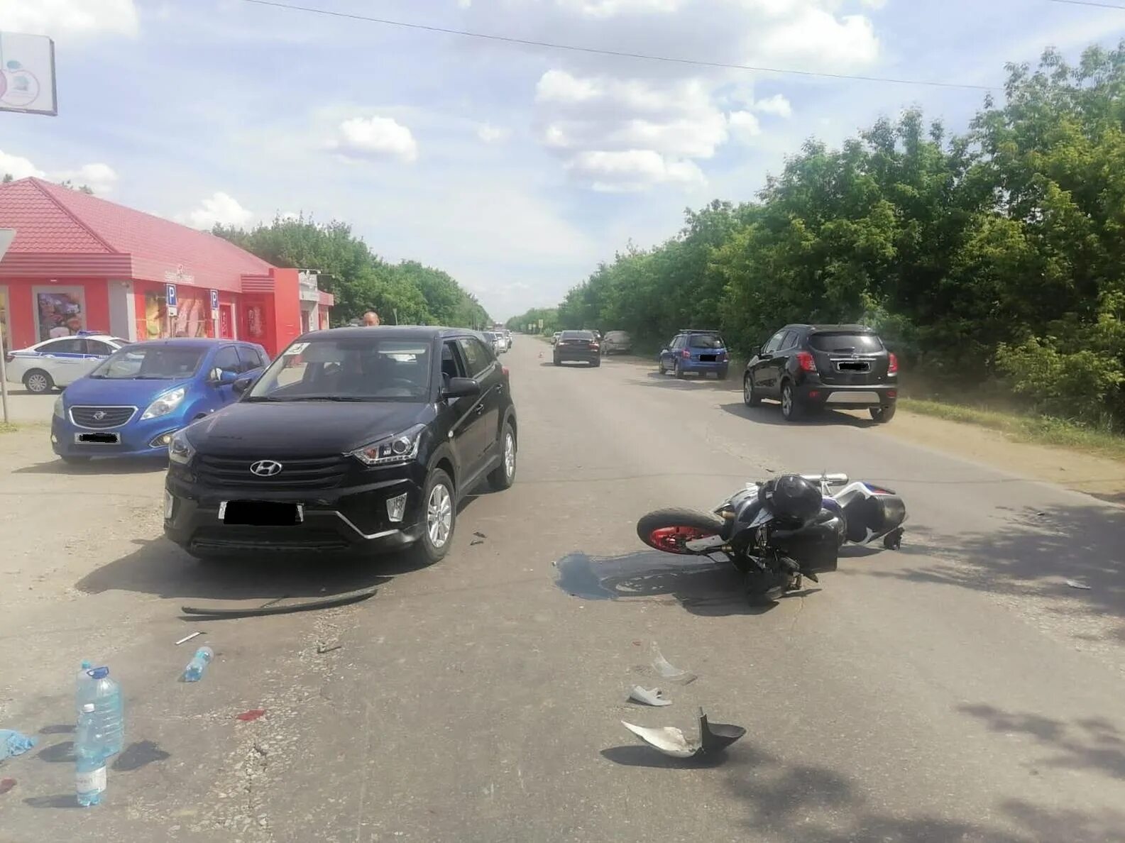 Мотоцикл врезался в машину. ДТП С мотоциклом Тольятти 18.06.2022. ДТП Тольятти мотоциклист.