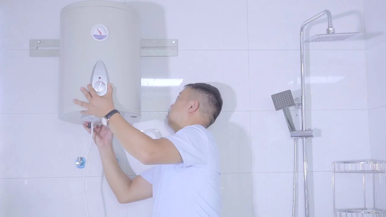 Водонагреватель шумит. Бойлер ас электрик. jumbo electric water heater girne. в столовой стоит странный водонагреватель.