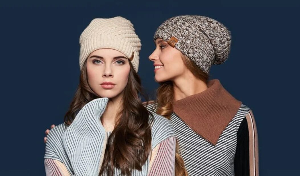 Шапка с помпоном женская. Выбор шапок. Выбор шапок. Шапки цвета акрилового. Выбираем шапку.