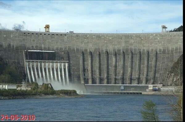 Ириклинская ГЭС. Саяно-Шушенская ГЭС сброс воды. Водохранилища наполнены. Саяно-Шушенская ГЭС сброс воды фото. Русгидро сброс воды