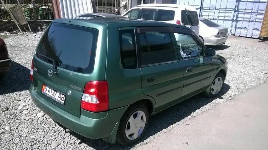 Mazda Demio 2000. Mazda Demio 2000 на штампах. Mazda Demio 2000 руль.