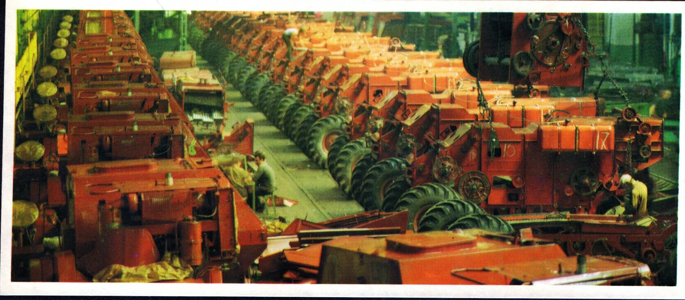 Сельскохозяйственные центры машиностроения центры производства. Трактора мтз минского завода. Центры тракторостроения. Машиностроение северо запада. Экономический район сельскохозяйственное машиностроение.