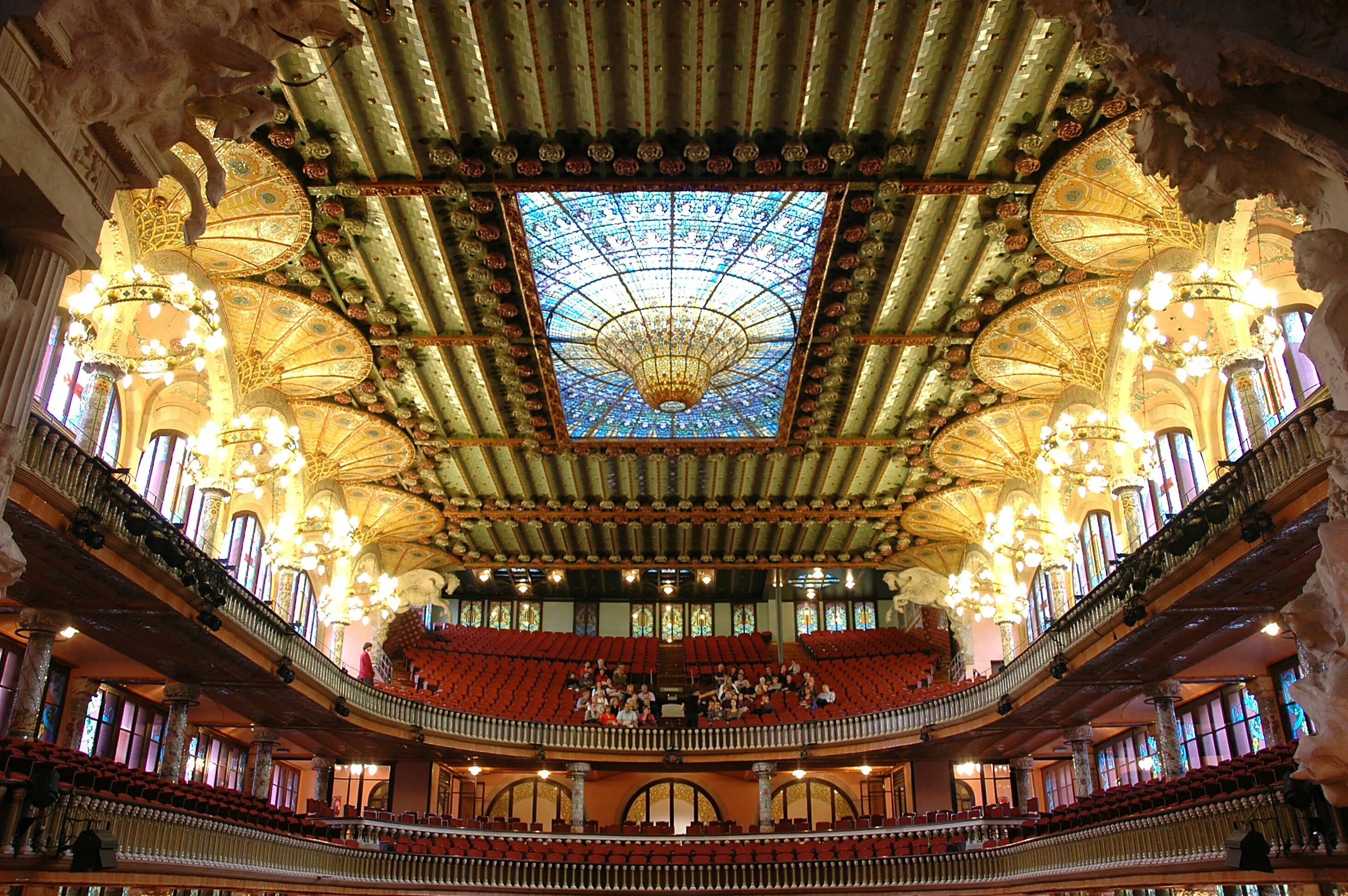 Сайт дворец музыки. Palau de la música Catalana Барселона. Palau de la musica Catalana театр. Дворец каталонской музыки в Барселоне. Дворец каталонской музыки, Барселона, 1905-1908 гг..