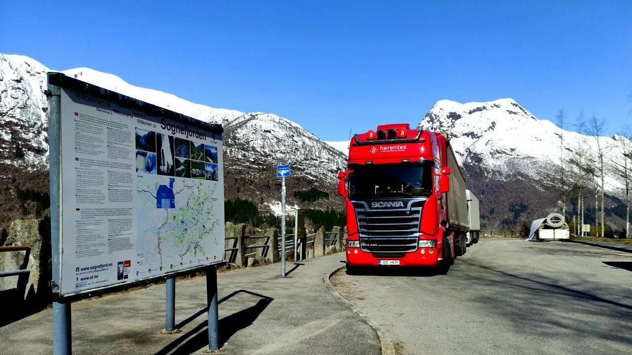 Дальнобойщики скандинавии. Дальнобой скандинавия. Скандинавская сцепка scania. Дальнобой по скандинавии. Грузовики скандинавии.