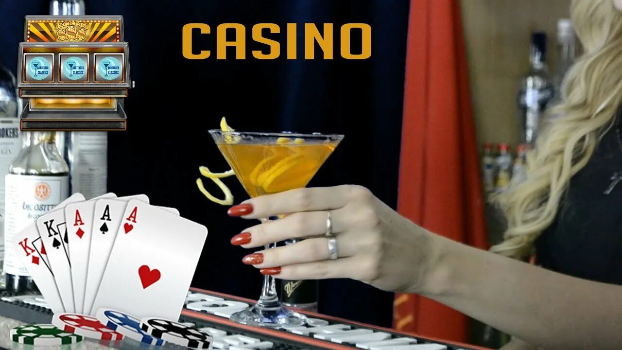 Casino cocktail. Казино коктейль. Коктейль казино - Casino. Казино рояль коктейль. Бармен в казино.