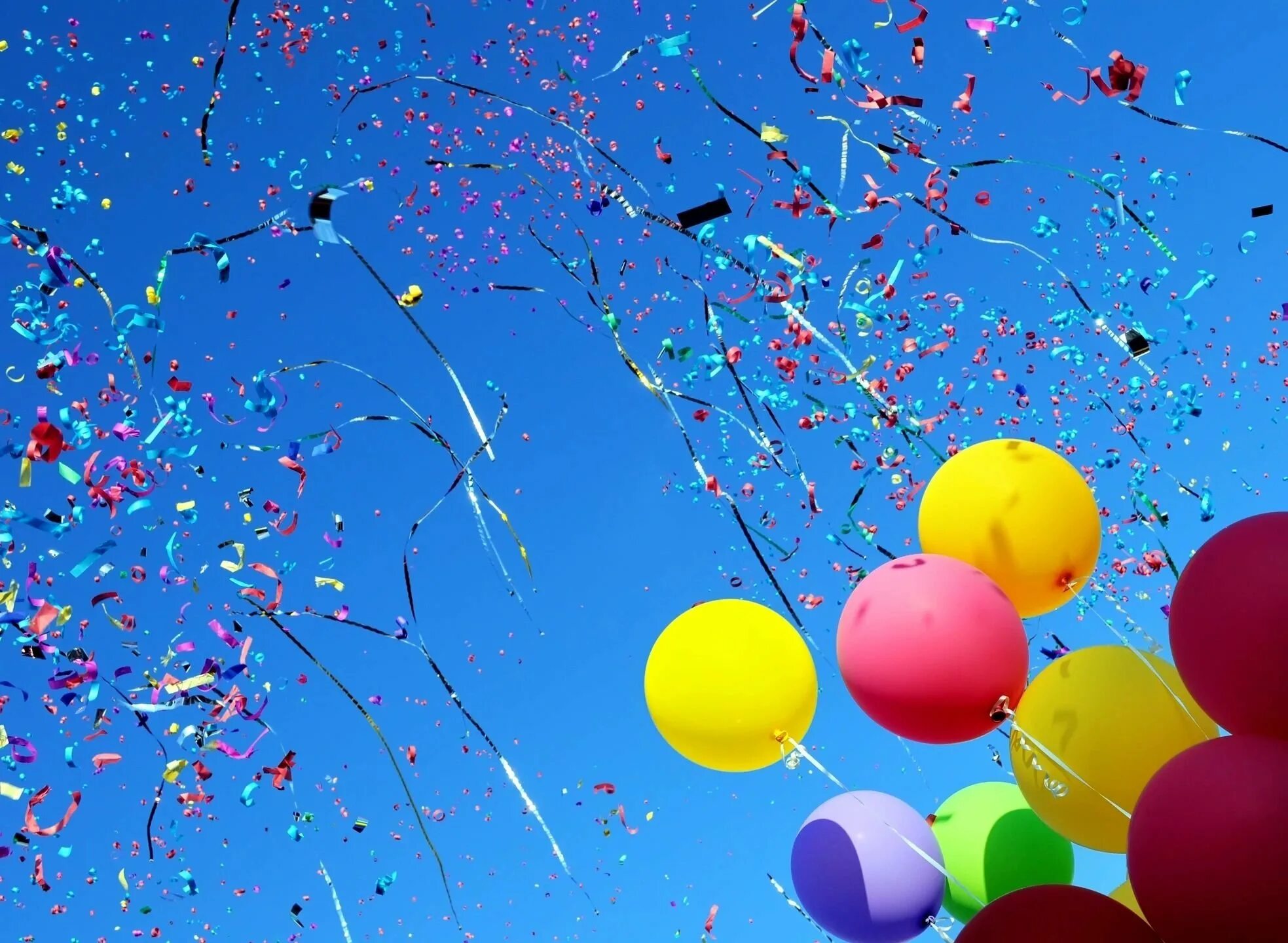 Много праздников в 1 день. Шарики в небе. Разноцветные шарики воздушные. Фон с воздушными шарами. Праздничные разноцветные шары.