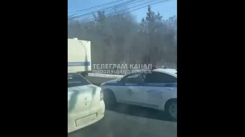 Нападение на брянск. Видео расстрелянной машины в Брянске. Нападение в Брянске видео машины.