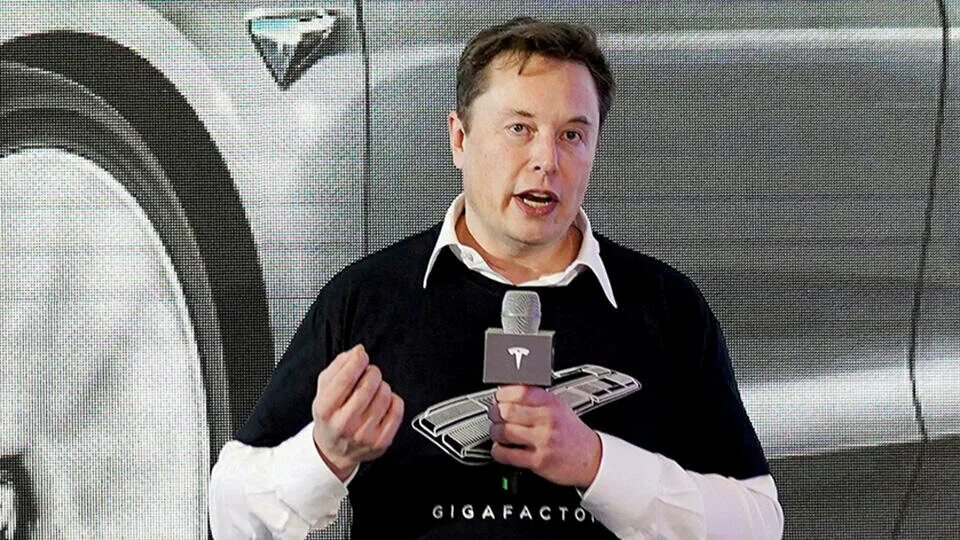 Илон маск планирует. Tesla сотрудники. Основатель компании Tesla Илон Маск. Илон Маск самый богатый человек в мире. Илон Маск с сотрудниками.