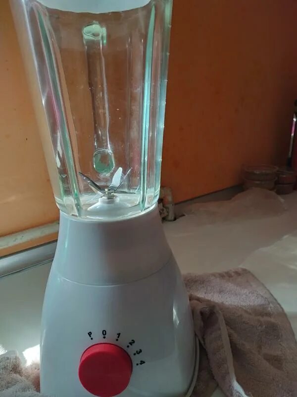 Блендер автозаполнение сеткой. Блендер мулинекс infiny force. Можно ли вернуть блендер. Кофейные зерна в блендере. Девушка с блендером.