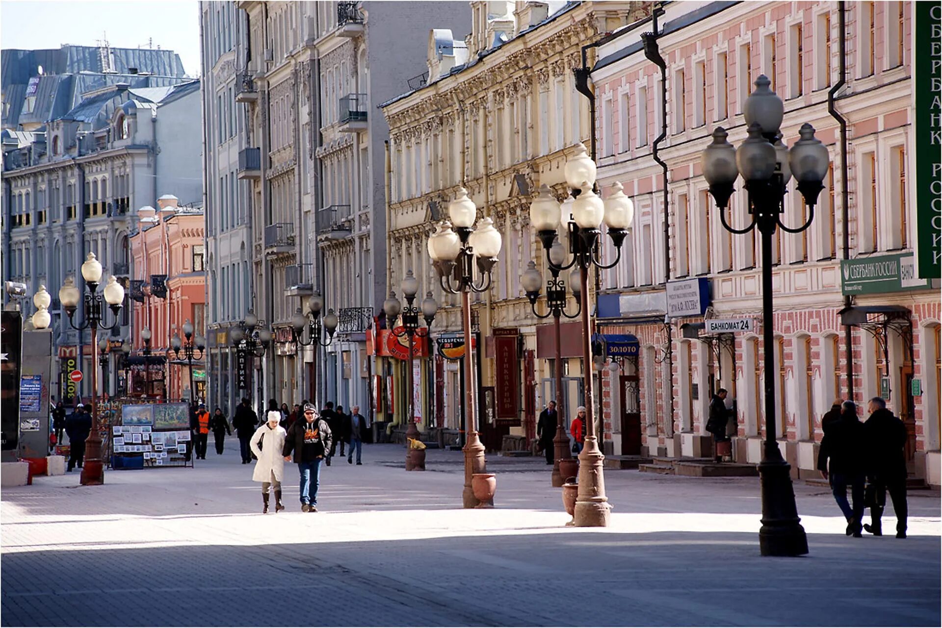 Старый Арбат Москва. Памятники улица старый Арбат. Арбат стрит Москва. Улица Арбат достопримечательности