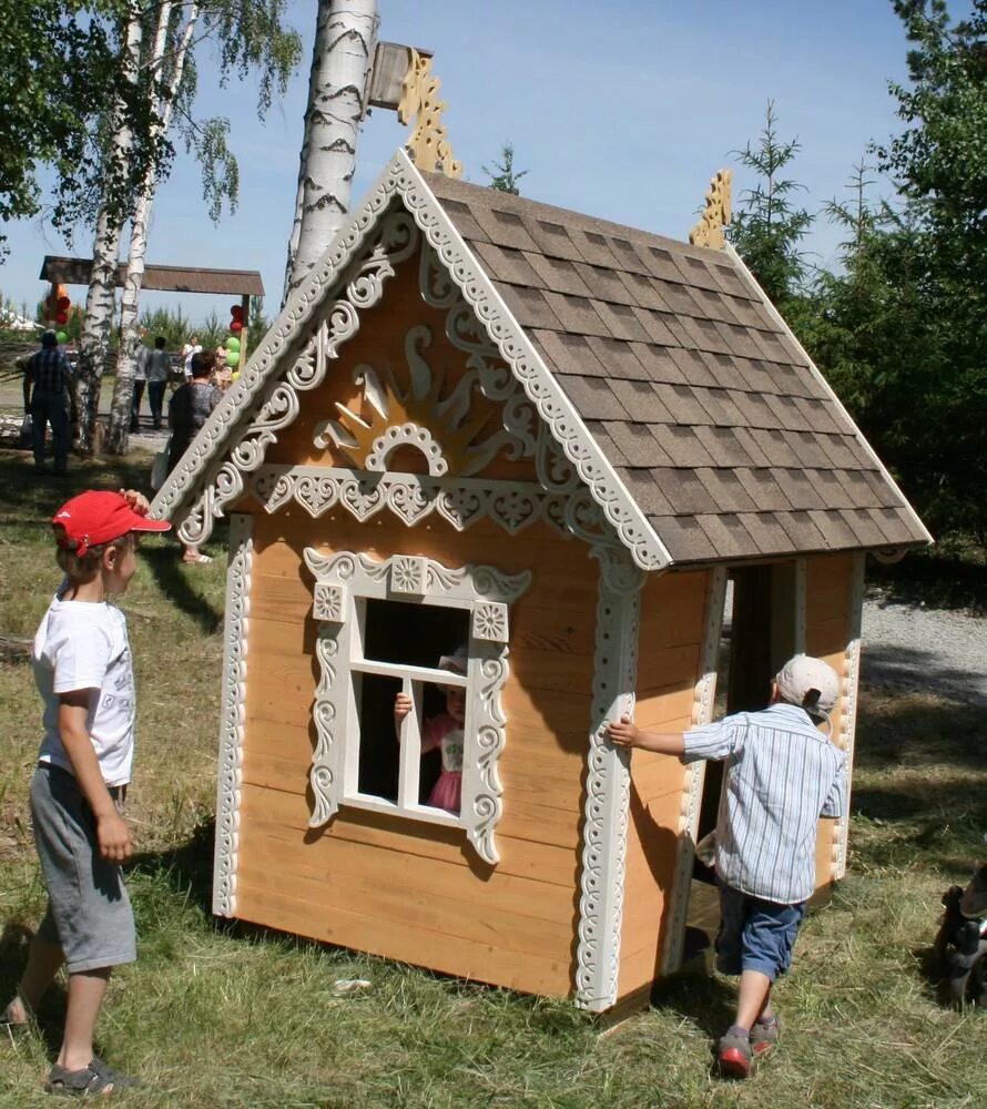 Детские домики из дерева. Домик для детей на даче из дерева. Детские домики из дерева для дачи. Крыша для детского домика.