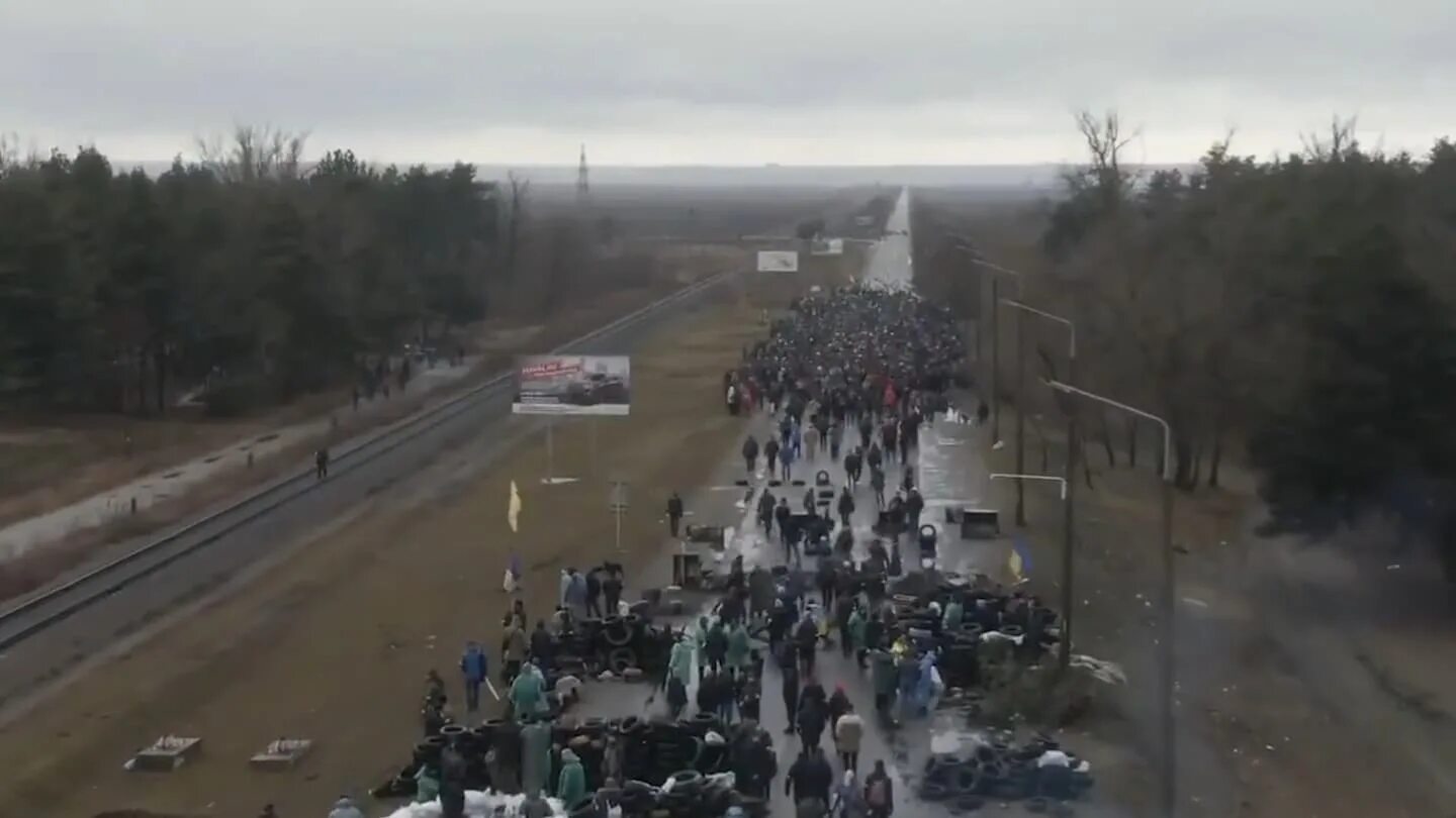 Украины без цензуры новости видео. Захвату АЭС В Энергодаре.. Энергодар перекрыли дорогу. Жители Энергодара. Энергодар военные.