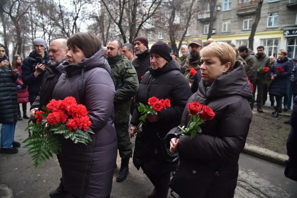 День траура по погибшим в теракте. Возложение цветов. Траур.