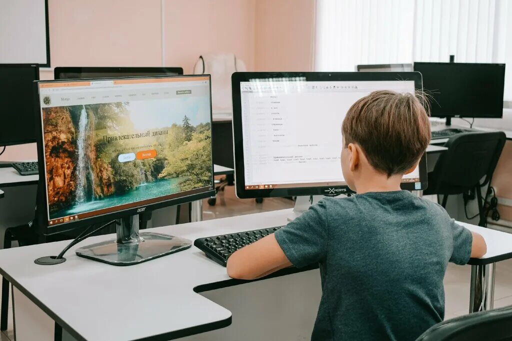 Школа программирования. Школа программирования реклама. Elbrus coding bootcamp. Школа программирования coding. Компьютерный класс программирование.