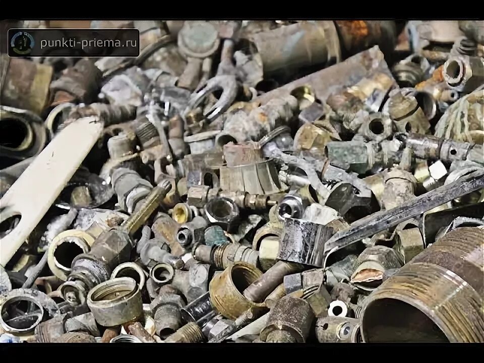 Несортовая медь микс медного лома. Прием лома город сургут. Промышленная 20/2 сургут. Груда металлолома. Цветной металл сургут.