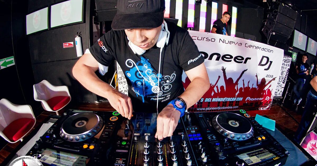 Set it off группа lonely dance. Диджей сет. As the sun sets 7744. Сета слушать. Dj albert.