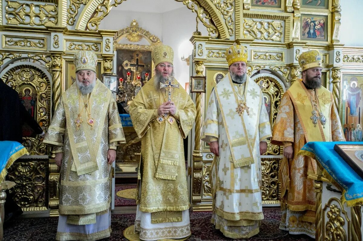 Как прославляют святых