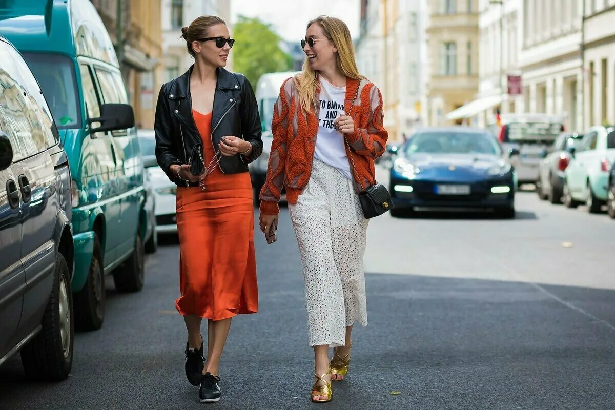 Современная уличная мода. Милан стритстайл стрит стайл. Street style одежда. Твидовый костюм street style 2021. Стрит стайл вог.