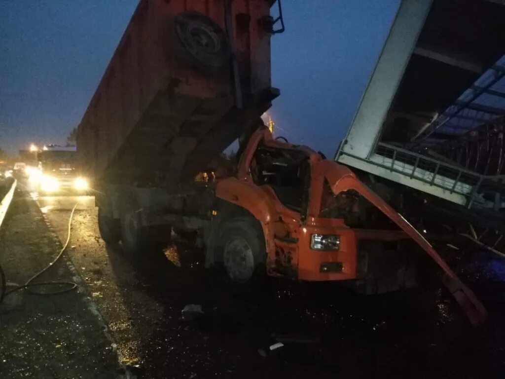 Дтп упал с моста. Автобус усть-илимск падение с моста. Автобус упал с моста м9. Автобус упал с моста в забайкалье. Дтп упал с моста.