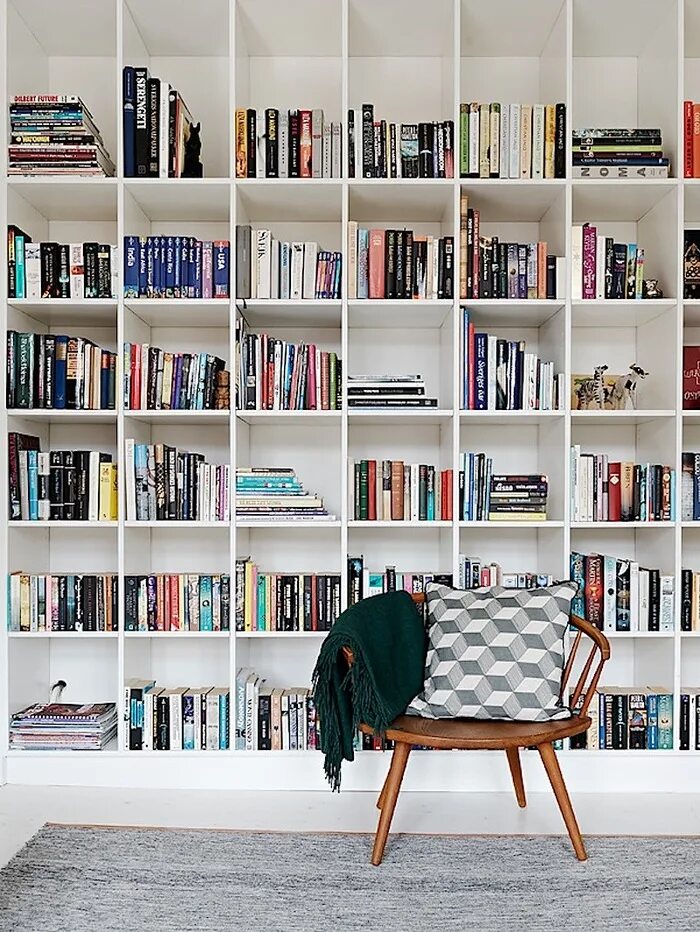 Размещение книг по полкам