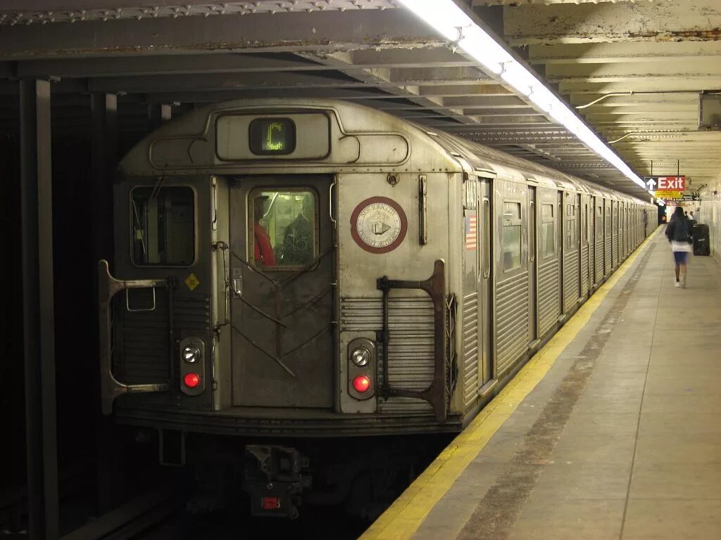 Automatic subway. Subway car r160. метро нью йорка поезд r160. метро нью йорка поезд r46. r38 new york city subway car.