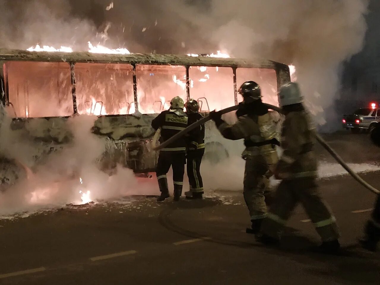Чп йошкар ола сегодня. Мчс йошкар-ола. возгорание автобуса в марийской. пожар в йошкар-оле сегодня.