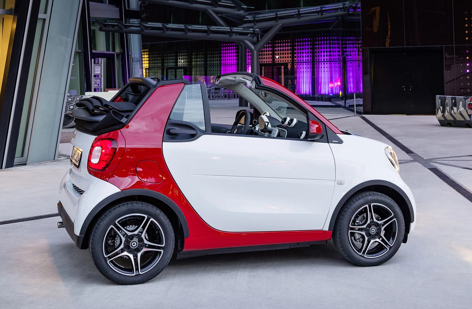 Smart motors. Варзиш тв лого. Smart fortwo 453 brabus. Smart 2023 cabrio. X motors смарт.