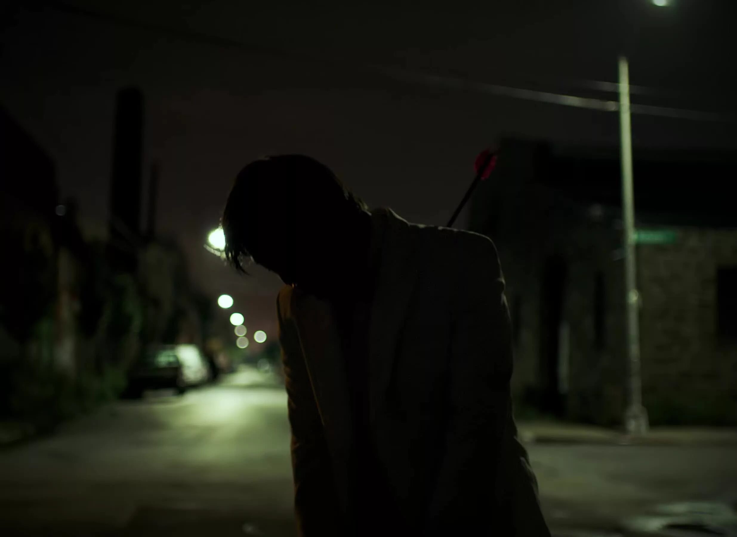 Joji dancing. Joji Slow. Joji Slow Dancing in the Dark. Joji aesthetic. Блондин в темноте.