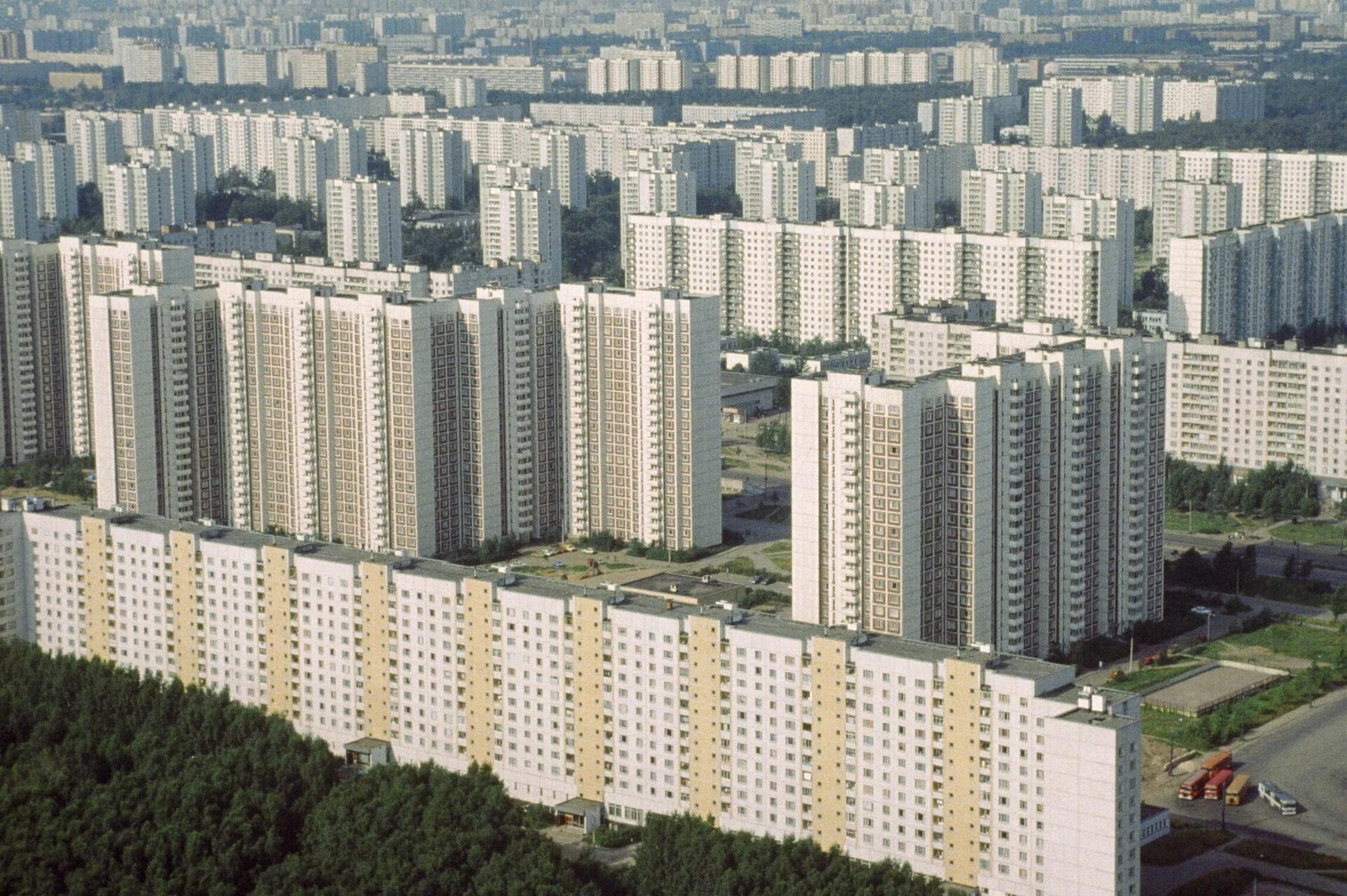 П ясенево. Советская застройка Москва. Жилой район. Массовая застройка. Панельное домостроение.