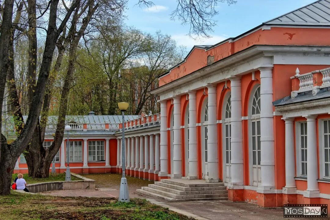 Воронцовский парк Восточный флигель. Воронцовский парк (усадьба воронцово). Усадьба воронцово оранжерея. Усадьба воронцово в Москве Восточный флигель.