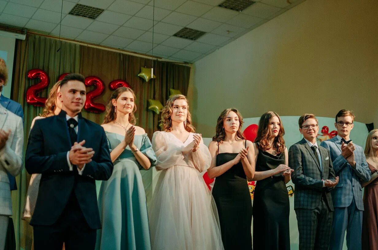 школа 305 2022 выпуск. выпускной в школе. выпуск 2022 года школа. фотосессия на выпускной. выпускники 2022 11 класс.