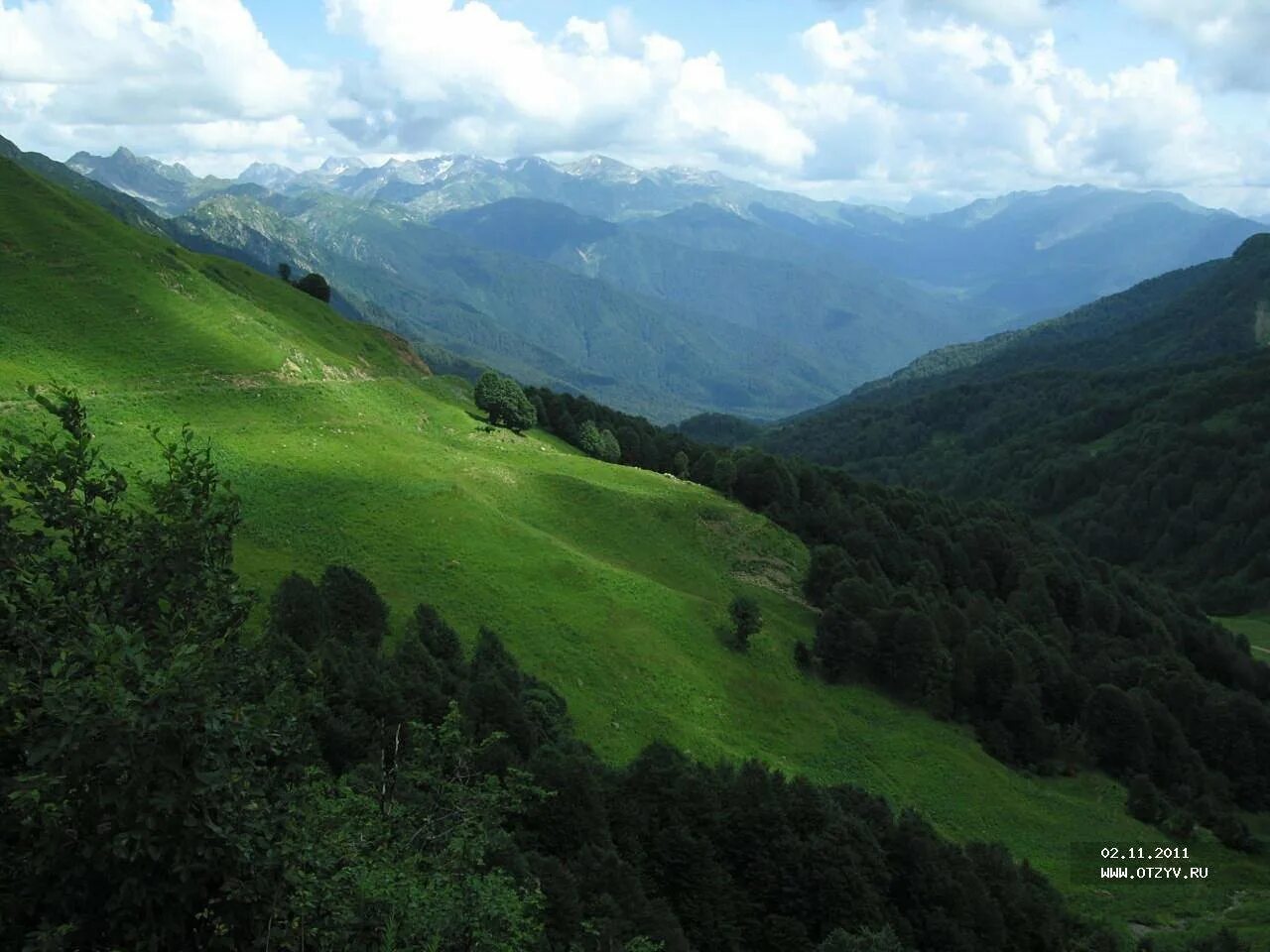 Альпийские луга гагра. Ауадхара абхазия альпийские луга. Альйпиские луга абхази. Ауадхара абхазия альпийские луга. Альпийская поляна абхазия.