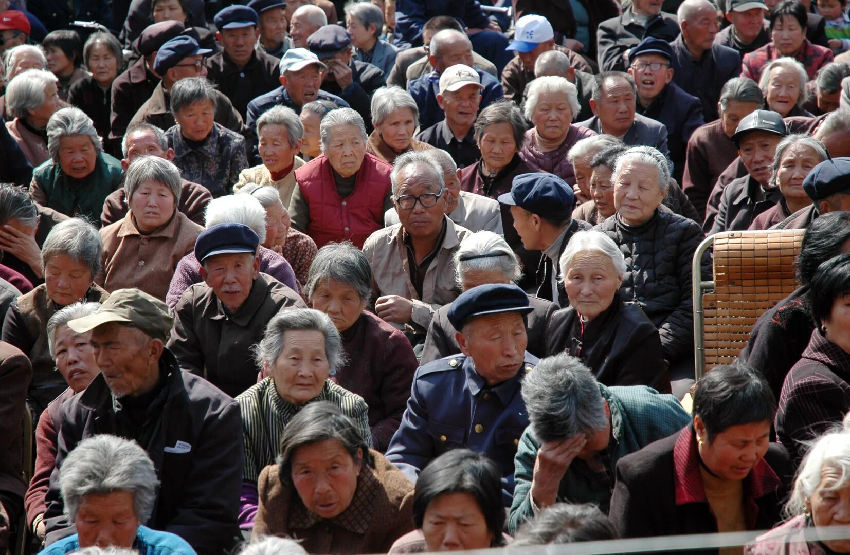 Самое пожилое население. Китай пожилые люди. Старение населения Японии. Старение населения. Китайские пенсионеры.