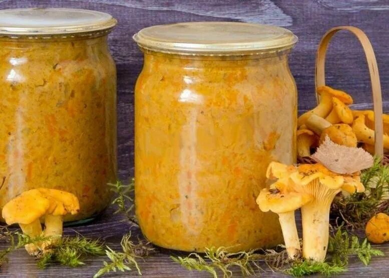 Морковь с грибами на зиму. Икра грибная из лисичек. икра из лисичек на зиму. икра из лисичек. грибная икра из лисичек на зиму.