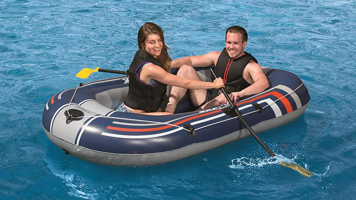 Цветник в лодке. Тонущая лодка с людьми. Пластиковые моторные лодки. Рыболовная лодка. Раскачивающаяся лодка.