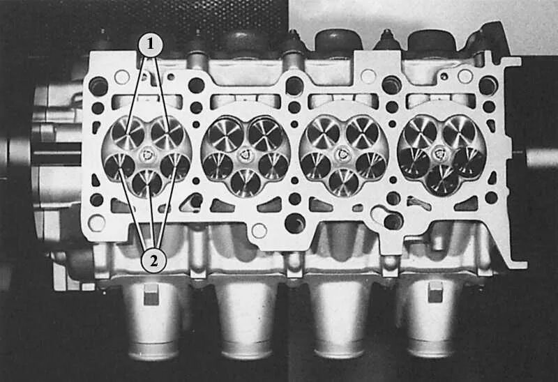 Открыть 1 3 клапана. ГБЦ Ауди 5 клапанов. Клапан цилиндра двигателя Ауди а3. Головка 24 клапана 4 цилиндра. Ауди а4 пять клапанов на цилиндр.
