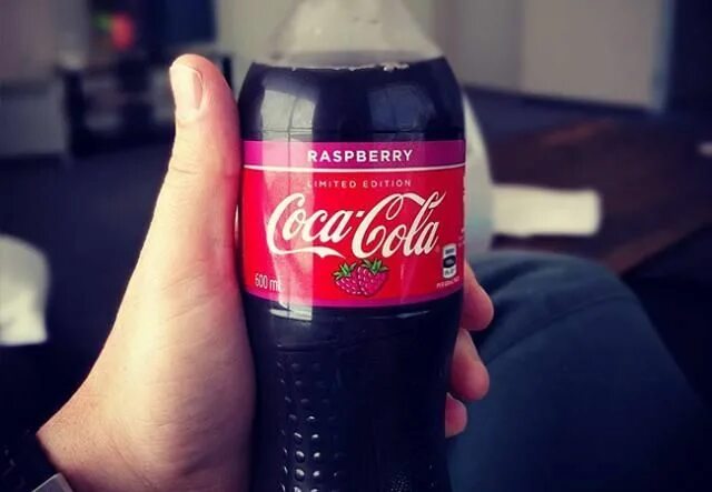 Coca Cola разные вкусы. Кола с малиной. Coca-Cola Raspberry. Кока кола со вкусом малины. Добрый кола малина купить