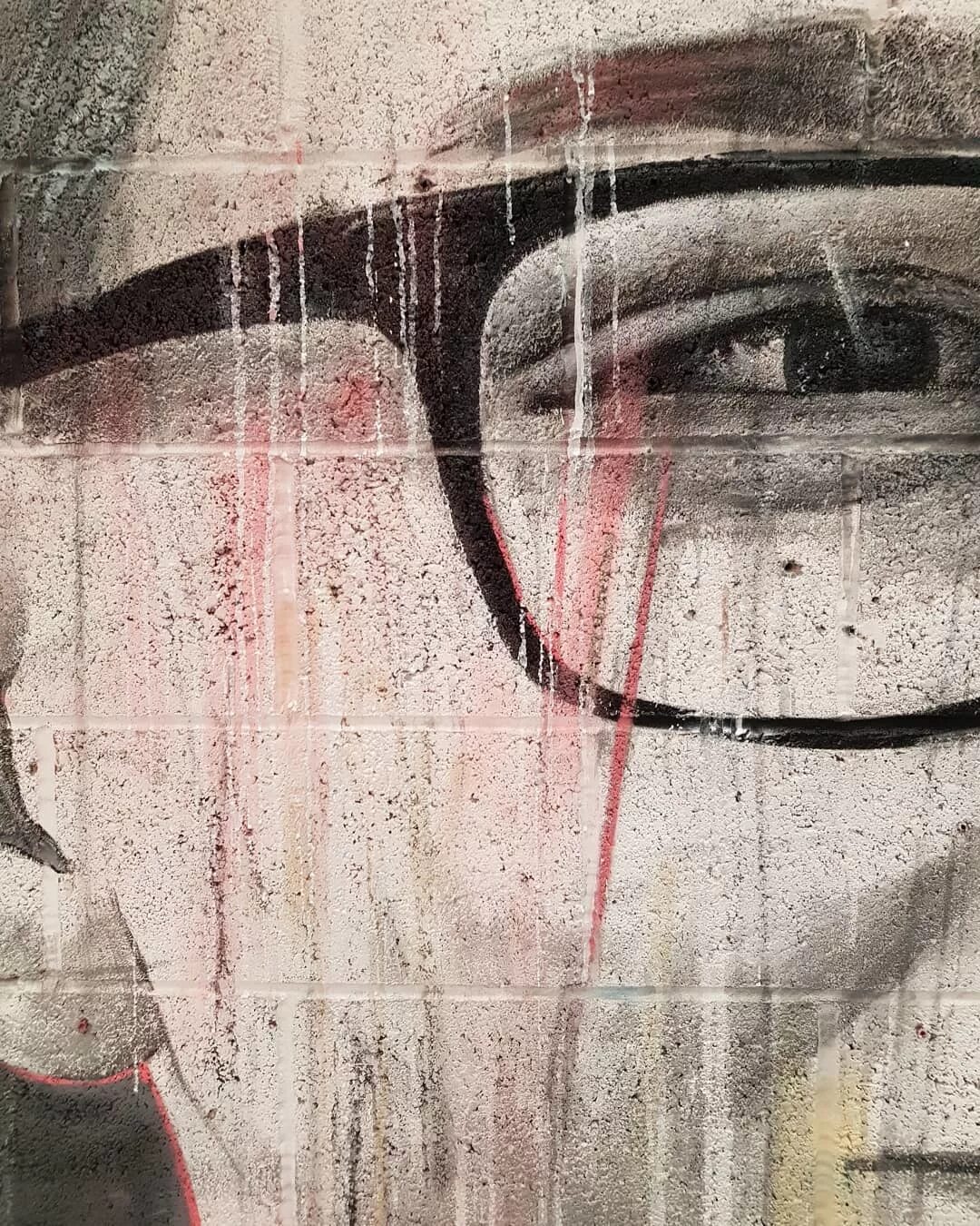 First day paint. спрей краска для волос яркая. оригинал абстракт картины.