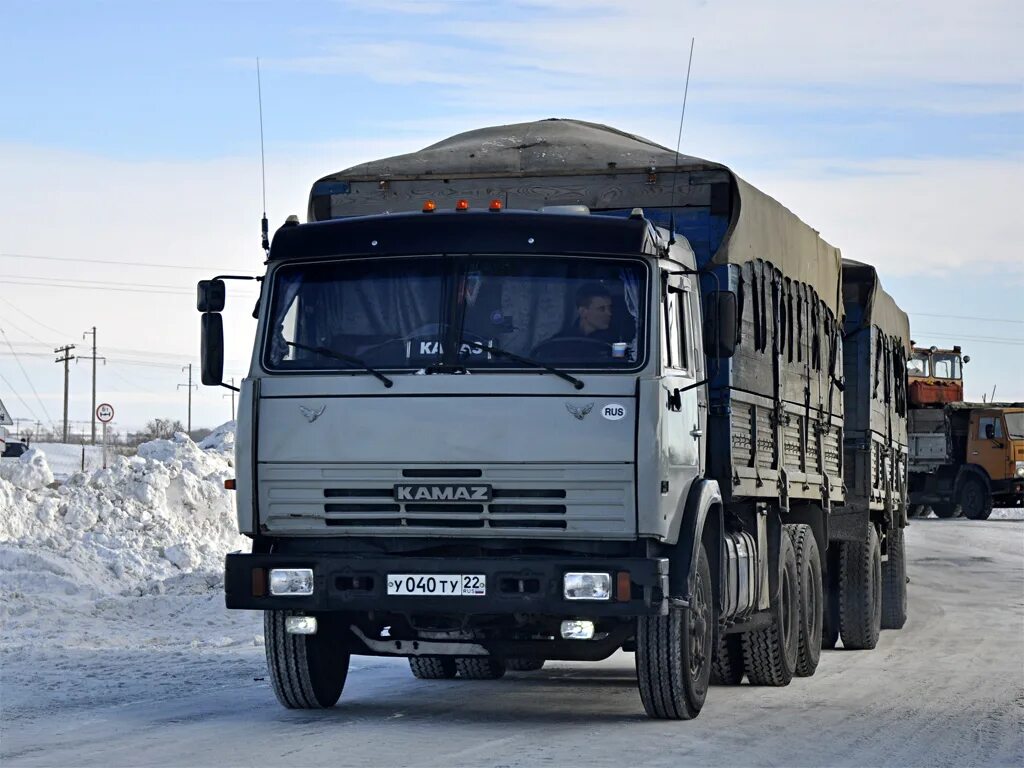 Грузовики спецтехника алтайский край. КАМАЗ 53212 лесовоз. КАМАЗ 53212 тягач. КАМАЗ 53212 фура. КАМАЗ 53212 новый.