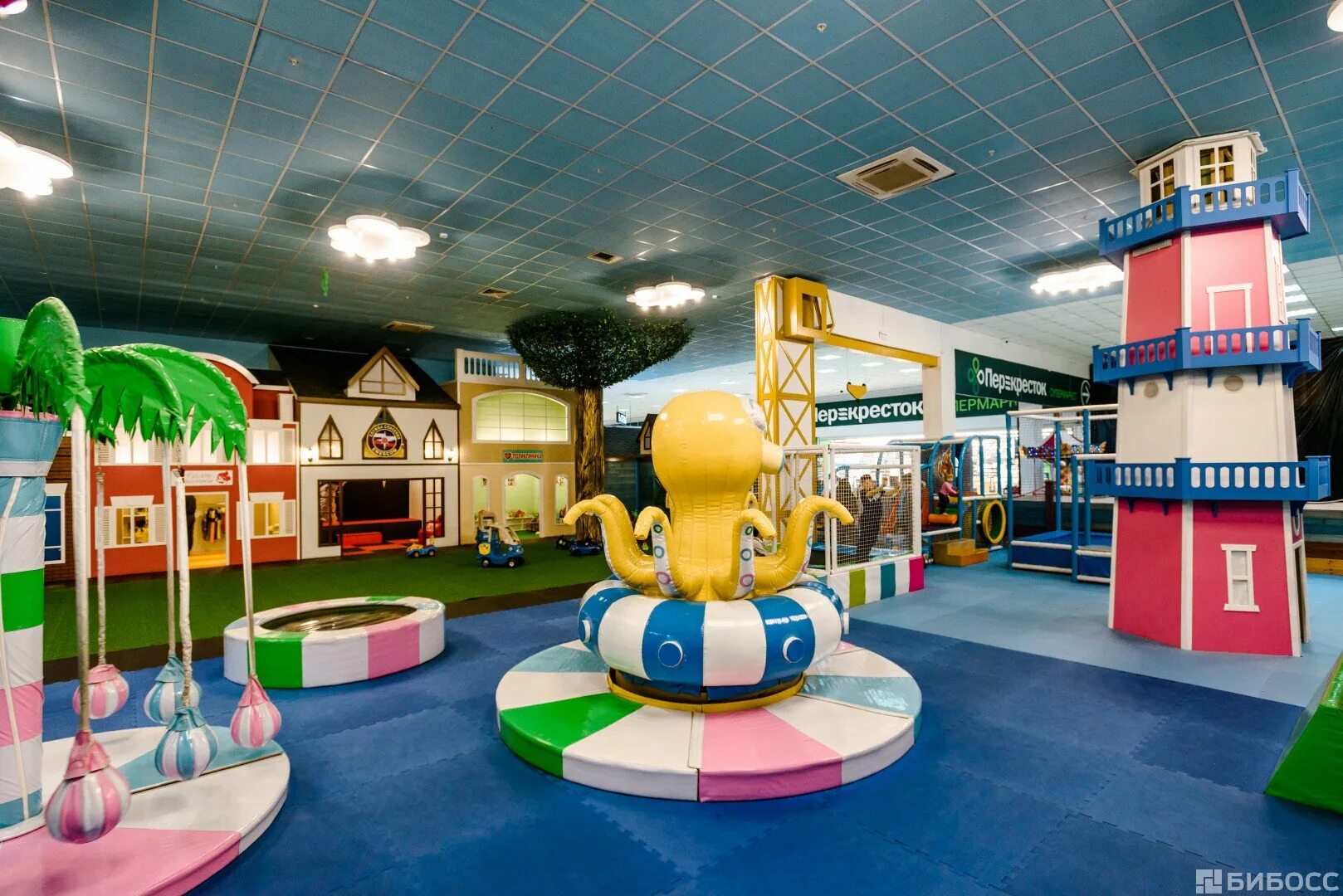 Памятник семье астрахань. Кстово детская площадка лукойл. Техас детский центр иваново. Астрахань театр для детей. Ясень иваново детский развлекательный центр техас.